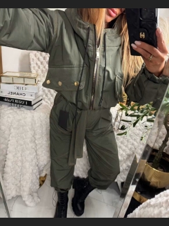 Spodnie w kolorze khaki z kontrastowymi jasnymi przeszyciami